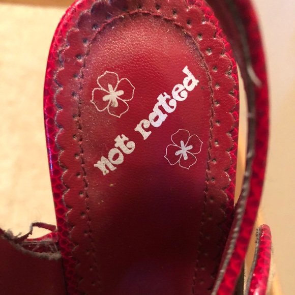 **SOLD **Floral Print wooden heels - Picture 4 of 6